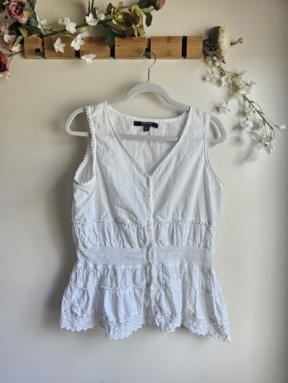 White 100%  Cotton Eyelet Peplum Button-Front Tank Top With Lace Details Size XL